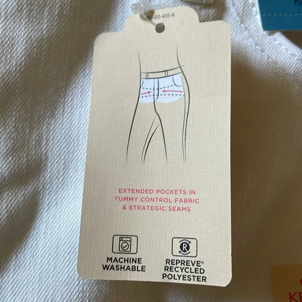 NWT‎ St John’s Bay Straight Jeans.  Mid rise.  Secretly Slender.  Size 16.
